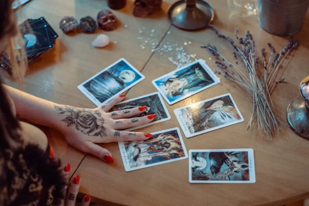 tarot desmistificando o tarot mitos sobre tarot
